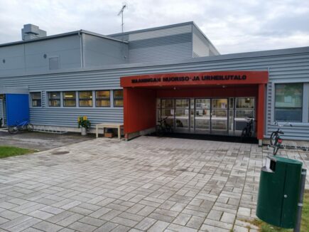 Maaningan Komppis edestäpäin kuvattuna
