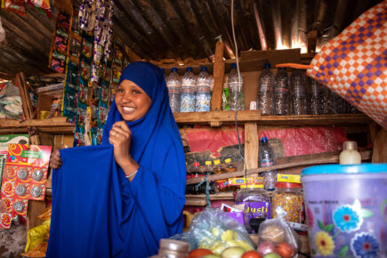 Nainen kaupassa Somaliassa