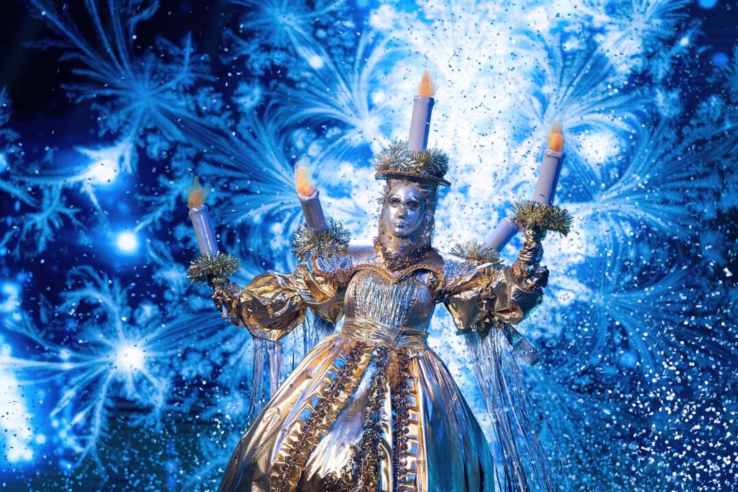 Masked Singer ohjelman Kynttilä-hahmo esiintyy lavalla