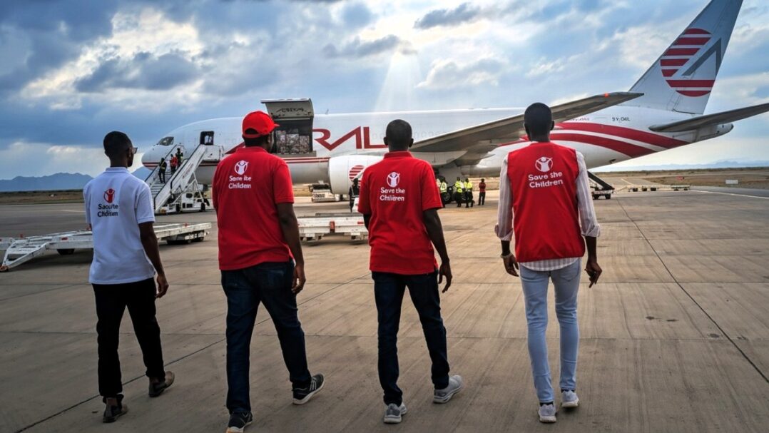 Pelastakaa Lasten lääkintätarvikkeita kuljettanut kone laskeutunut Port Sudanin lentokentälle Sudanissa.