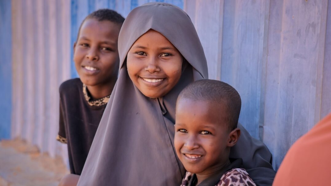 Salma, Mohamed ja Jamal ovat Pelastakaa Lasten tuella voineet jatkaa koulunkäyntiään Somaliassa.