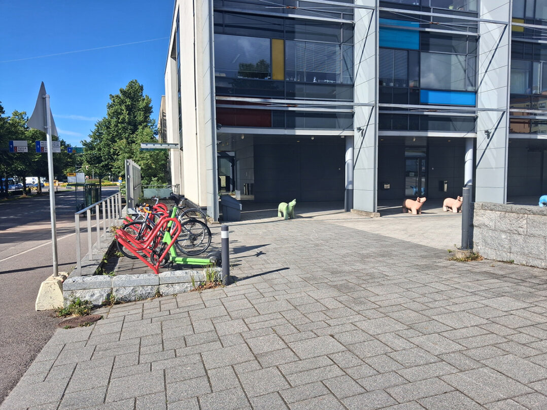 Pelastakaa Lasten keskustoimiston esteetön kulkureitti