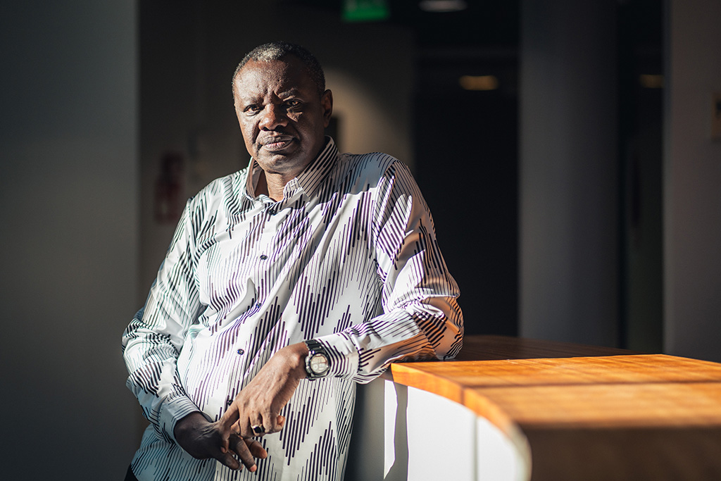 Pelastakaa Lasten Sudanin operatiivisen yksikön johtaja Ismail Hamid Helsingissä vierailulla.